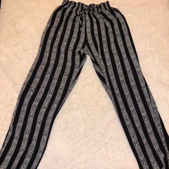 Patterned Loose-Fit Pants - Picture 1 of 3